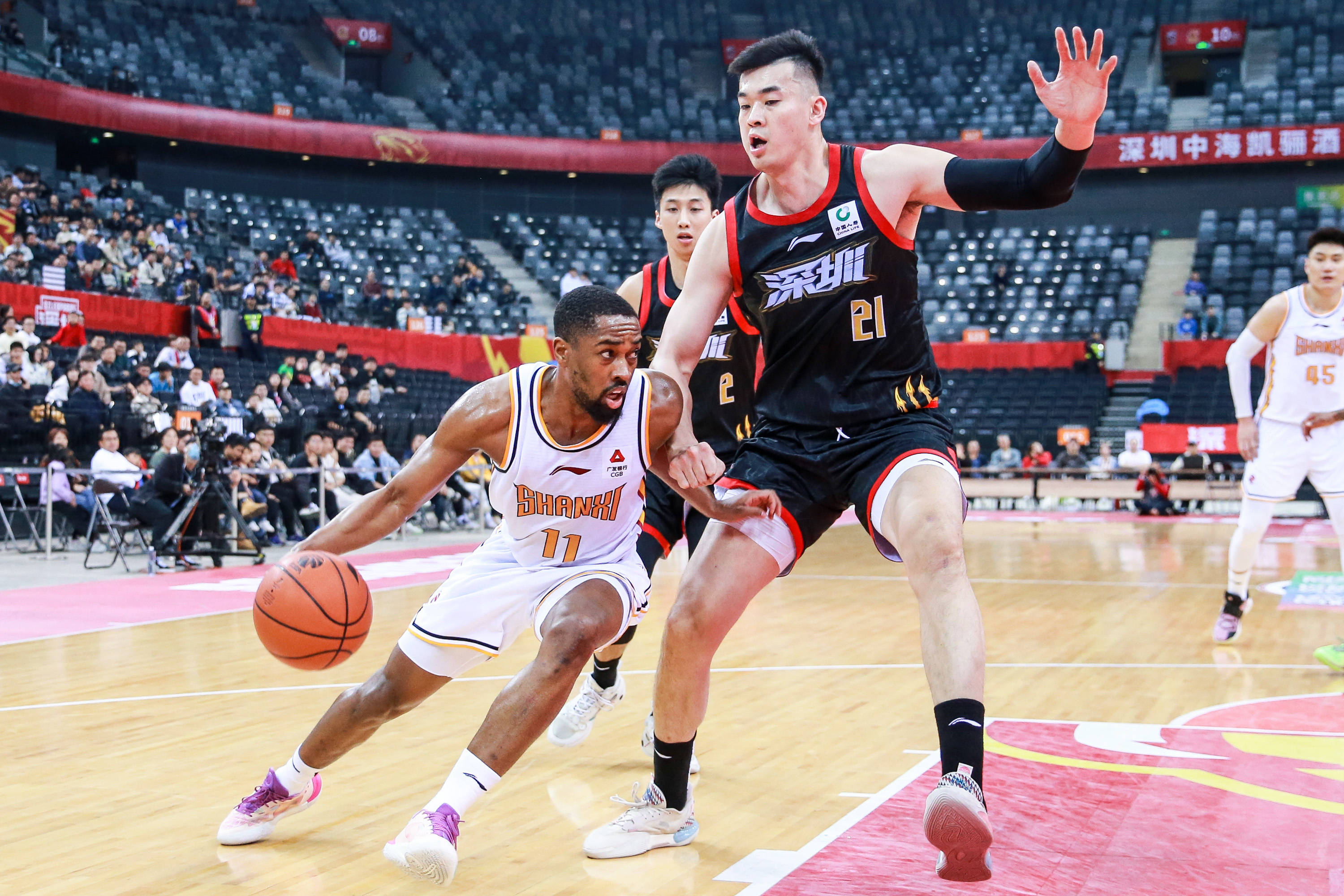 湖人续约不 湖人续约不